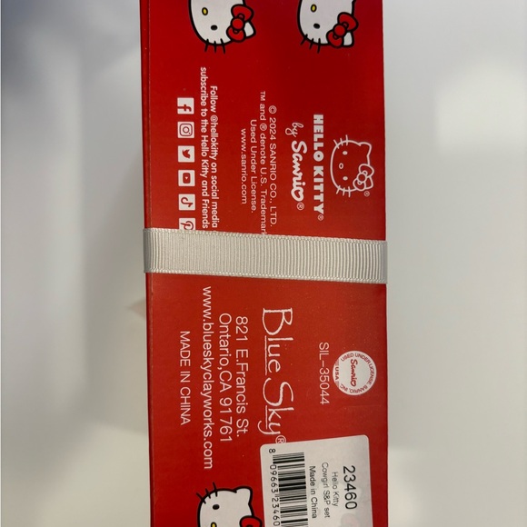 New Sanrio salt and pepper shaker - Picture 3 of 3